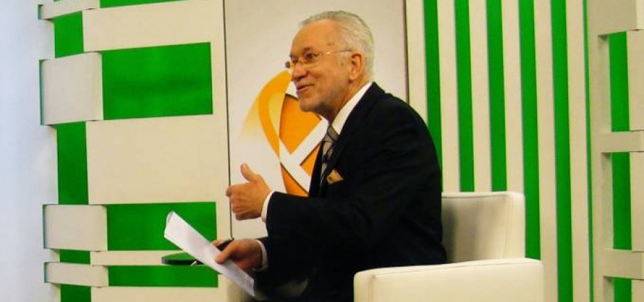 Jornalista Alexandre Garcia é hostilizado em voo; veja vídeo