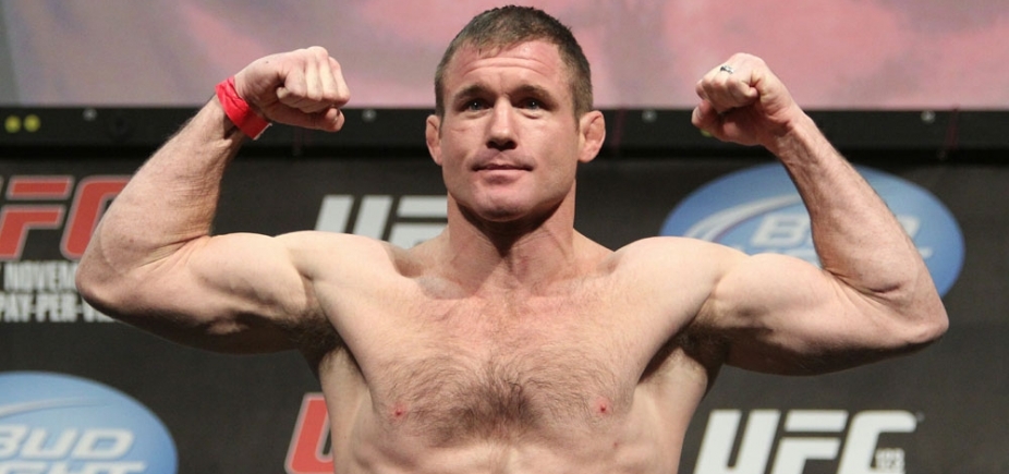 Ex-campeão do UFC sofre acidente com trem e é internado em estado grave