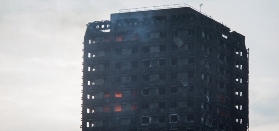 Primeira-ministra anuncia auxilio de 5 milhões de libras para vítimas de incêndio em Londres