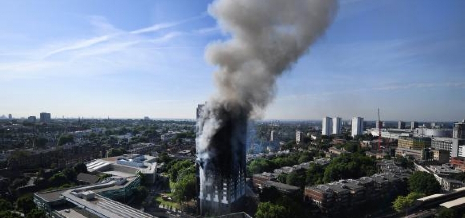 58 pessoas desaparecidas após incêndio em Londres morreram, diz polícia