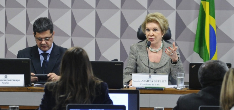 Comissão do Senado reprova relatório da reforma trabalhista