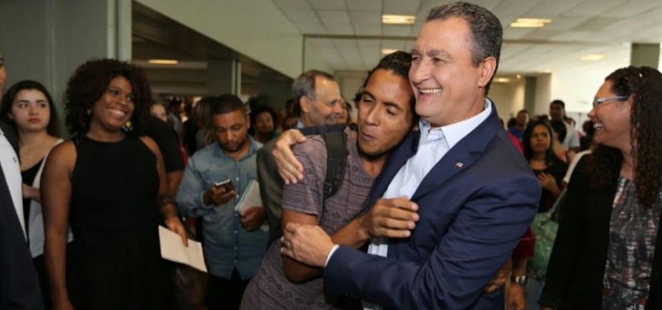 Rui assina termo que vai beneficiar 4 mil universitários com o programa Mais Futuro
