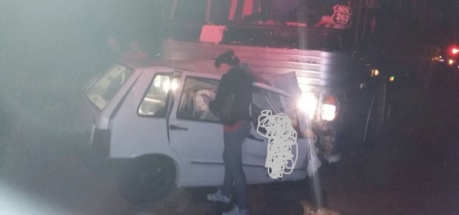 Carro bate de frente com ônibus e seis morrem na BR-122 entre Pindaí e Urandi