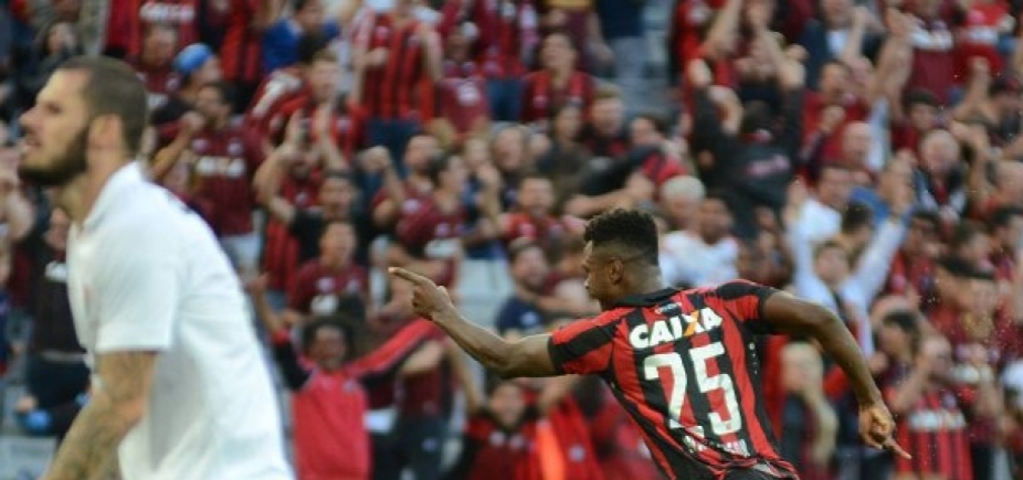 Vitória volta a jogar mal e acaba goleado pelo Atlético-PR por 4 a 1 fora de casa