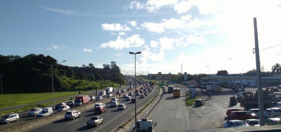 Movimento de retorno para Salvador é intenso pela rodoviária e BR-324