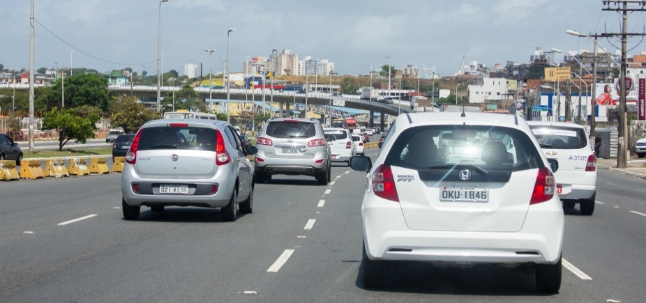 Movimento de veículos na Rodoviária provoca retenção no trânsito 