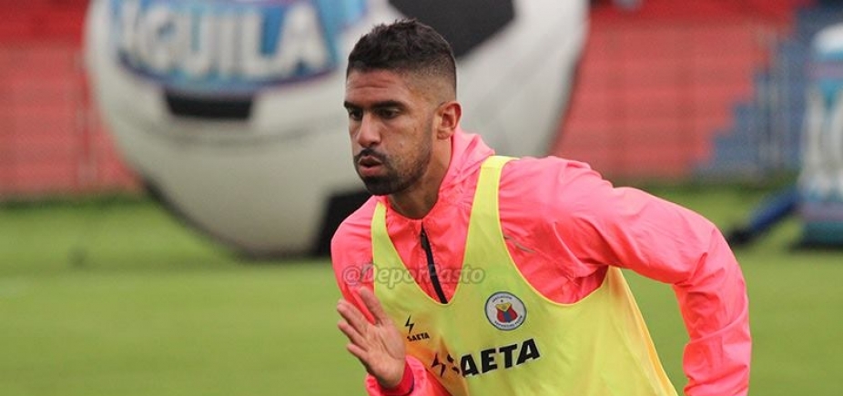 Vitória acerta a contratação de atacante colombiano