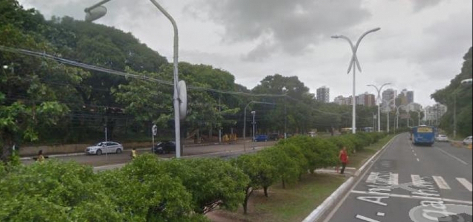 Trânsito Da Av Acm é Interditado Para Montagem De Passarela Metro 1 8809