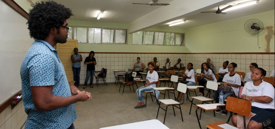 Base Comunitária de Santa Cruz oferece gratuitamente curso preparatório para vestibular 