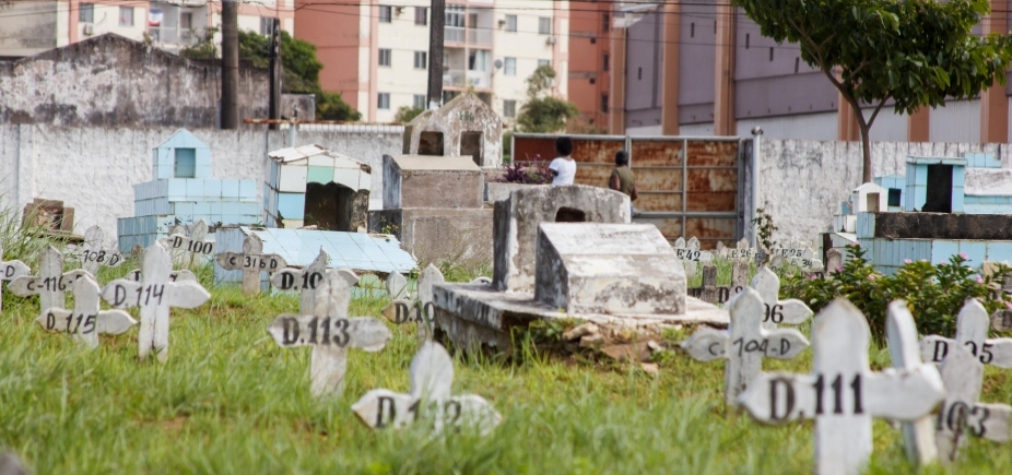 Cemitérios municipais não comportam demanda; população espera até cinco dias por enterro