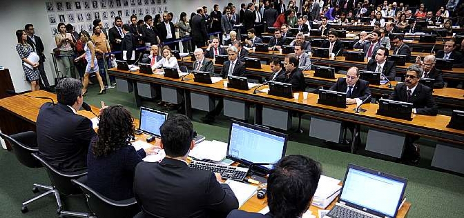 Relator de denúncia contra Temer na CCJ apresenta parecer nesta segunda 