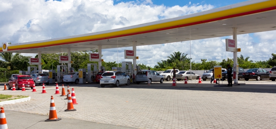 Oscilação no preço da gasolina faz consumidor enfrentar fila em Salvador