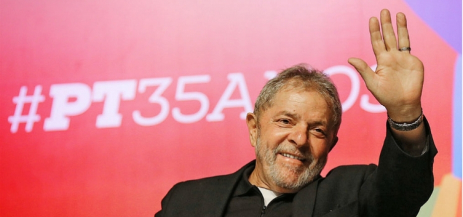 Lula diz que vai pedir para ser candidato a presidente e provoca: \'Eu estou no jogo\'