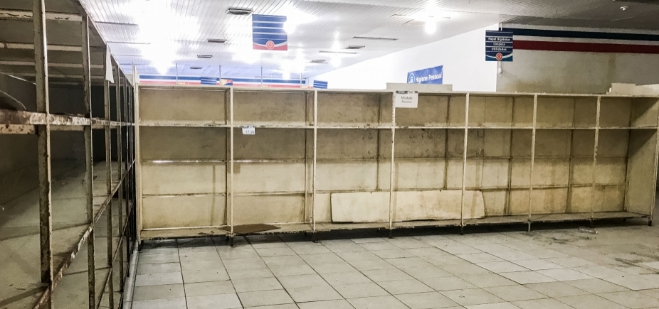 Cesta do Povo aguarda privatização com prateleiras vazias e poucos clientes