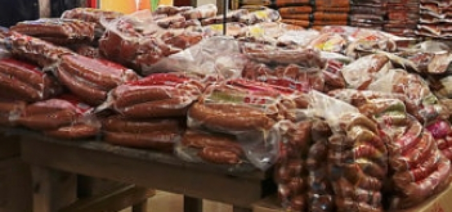 Supermercado é condenado a pagar indenização a idosa após acusação de furto de carne