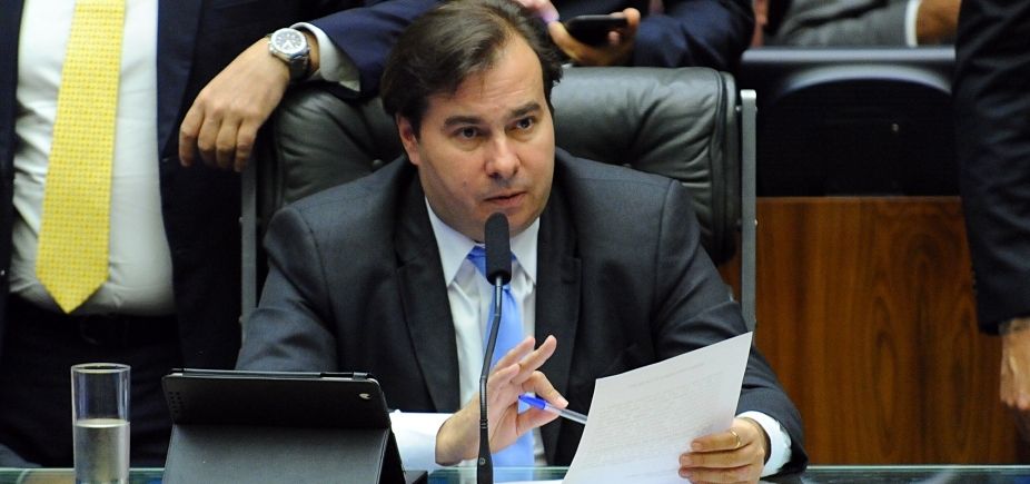 Rui acusa DEM de tramar queda de Temer para que Rodrigo Maia assuma governo