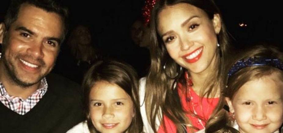 Olha a cegonha! Atriz Jessica Alba anuncia gravidez do terceiro filho