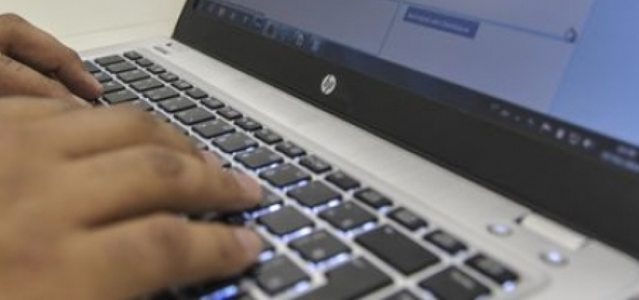 Homem é preso em Salvador após anunciar notebook roubado em site de vendas