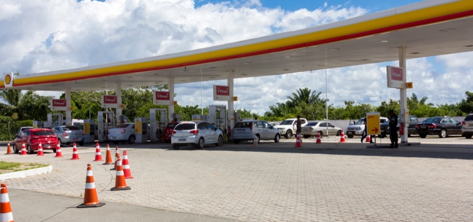 Governo vai anunciar aumento de imposto que deve deixar gasolina mais cara