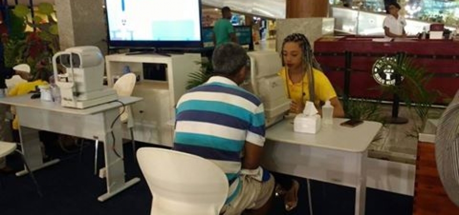 Exames oftalmológicos gratuitos são realizados em shopping de Salvador