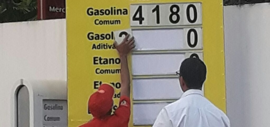 Após aumento de impostos, gasolina chega a custar R$ 4,19 em Salvador