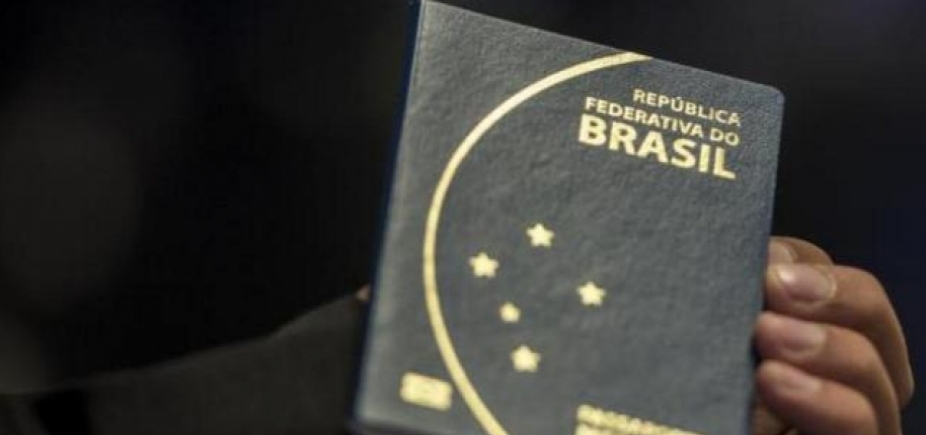 Polícia Federal anuncia retomada de emissão de passaportes