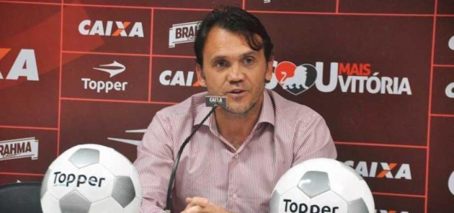 Petkovic nega contratação de Carpegiani: \'Não fechamos com nenhum técnico\'