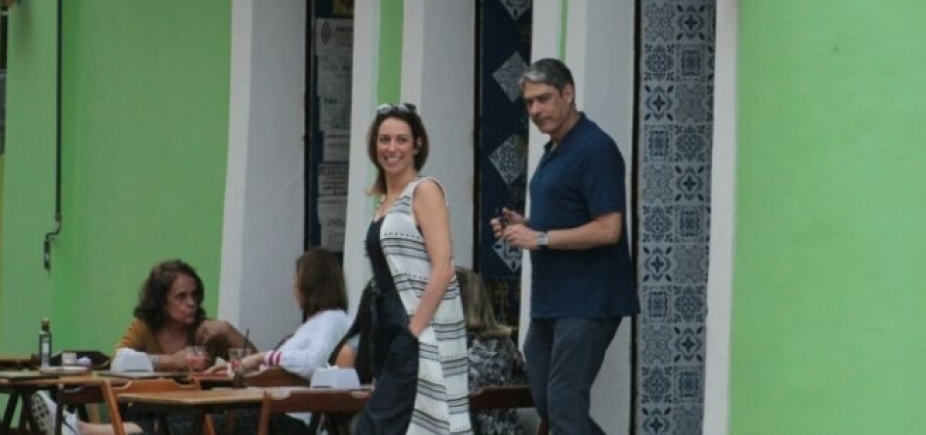 William Bonner é fotografado pela primeira vez com a namorada; veja