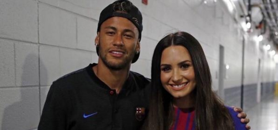 Bruna Marquezine curte comentário que supõe affair entre Neymar e a cantora Demi Lovato