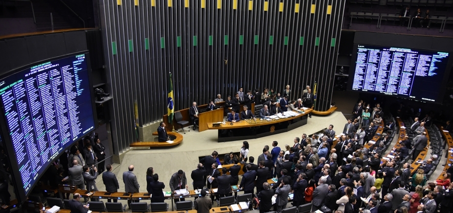 Governo estuda esvaziar sessão que votará denúncia contra Michel Temer