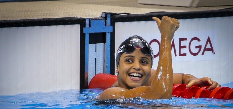 Etiene Medeiros leva ouro nos 50m costas do Campeonato Mundial de esportes aquáticos