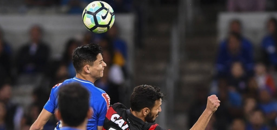 Vitória segura pressão do Cruzeiro e partida termina sem gols no Mineirão