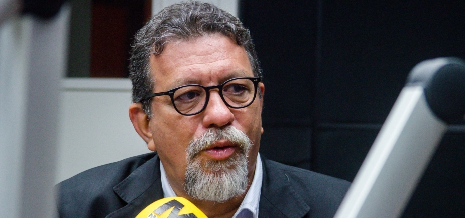 Florence aposta em reprovação de denúncia contra Temer e cita “compra de deputados”