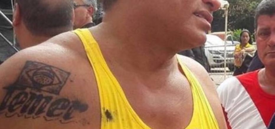 Deputado tatua nome de Temer no ombro e diz que gastou R$ 1,2 mil com "homenagem"