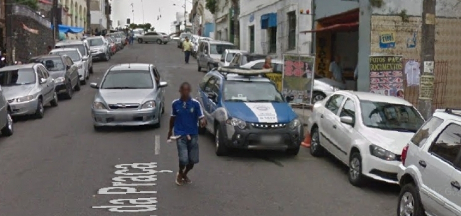 Jovem de 23 anos dá à luz em plena Ladeira da Praça, no Centro Histórico; PM auxiliou parto