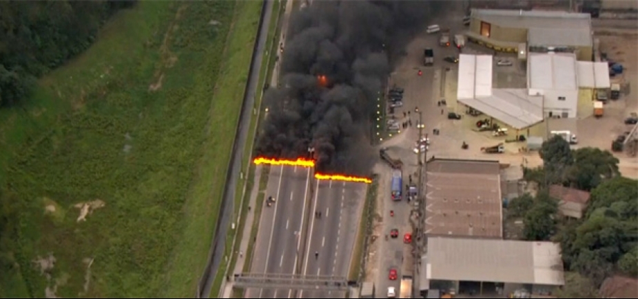 Manifestantes bloqueiam rodovias em vários estados para pressionar denúncia contra Temer