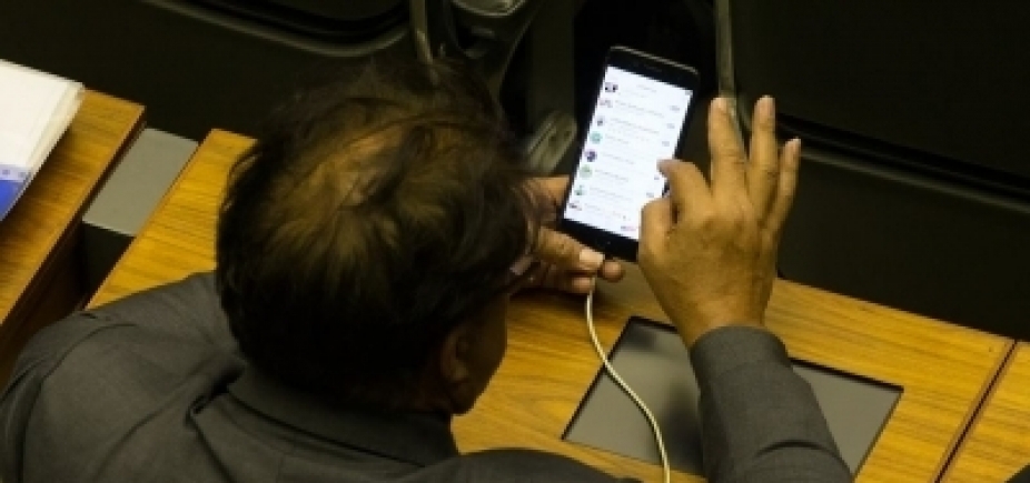 Deputado flagrado pedindo "nude" afirma que conversa não era de cunho sexual; entenda