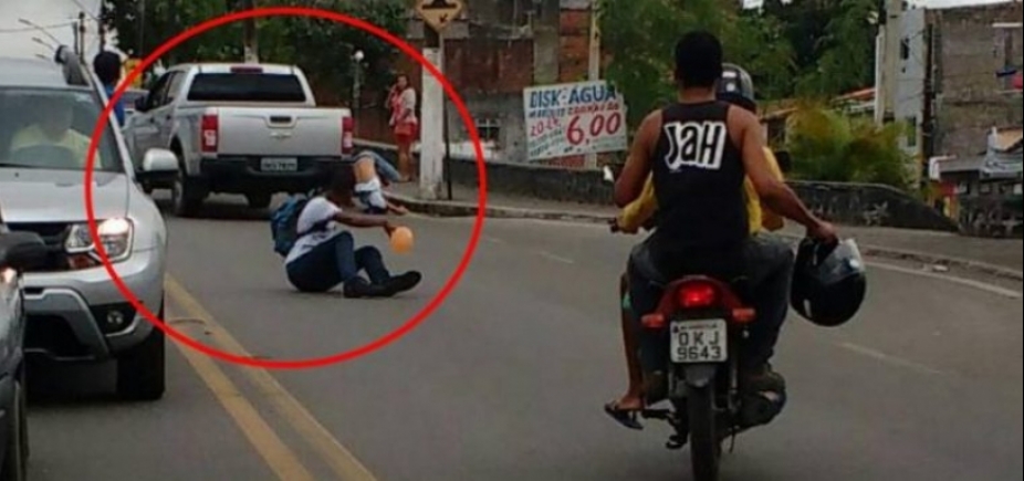Estudantes são atropelados durante protesto em Simões Filho; veja vídeo