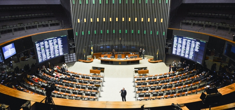 "Congresso quer salvar a pele diante dos escândalos", diz advogado sobre "distritão" 