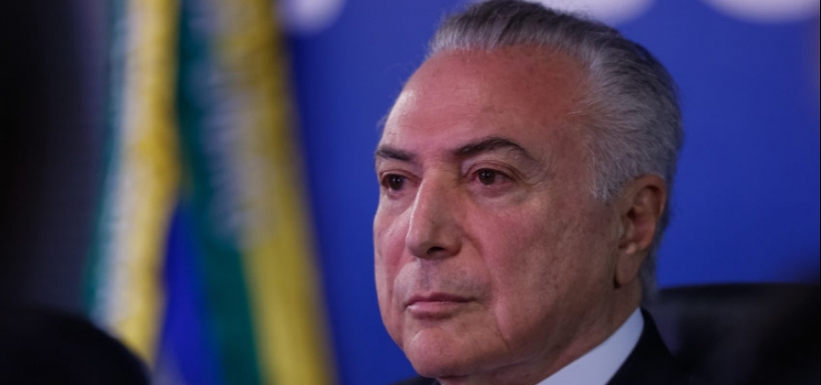 PMDB suspende funções partidárias de seis deputados que votaram contra Temer