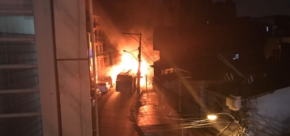 Ônibus é incendiado em Tancredo Neves; é o segundo caso em 24 horas