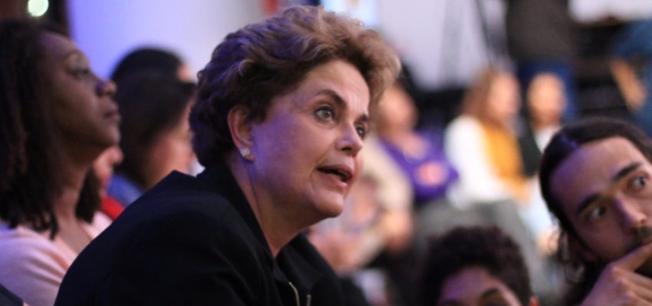 Dilma critica reforma política e diz que proposta é extensão do ‘golpe’