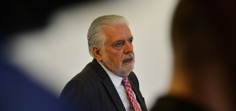 Wagner diz que DEM e o PSDB agem com "mesquinharia" e querem impedir trabalho de Rui