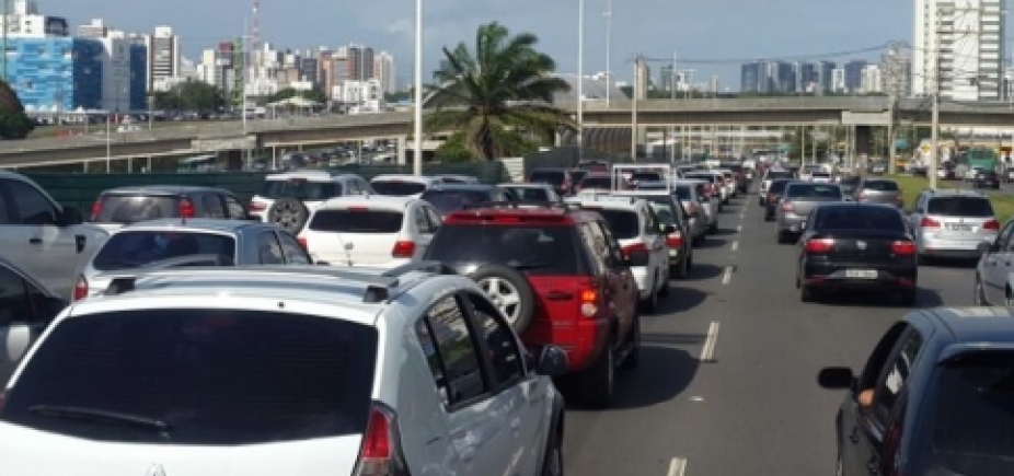 Mulher é atropelada em frente ao Parque da Cidade