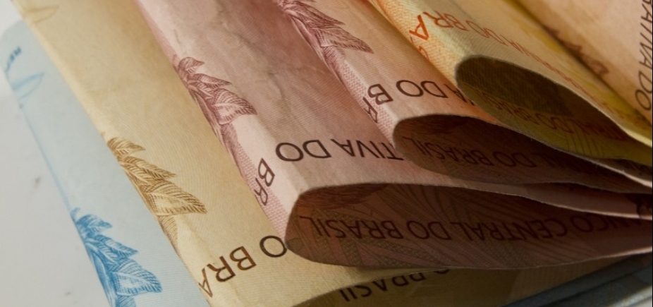 Previsão de salário mínimo para 2018 cai para R$ 969