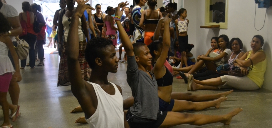 Escola doa 55 bolsas de ballet a crianças de Salvador, Feira e Cruz 
