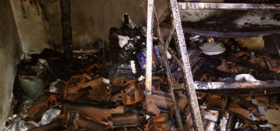 Curto-circuito provoca incêndio e deixa casa destruída em Barreiras