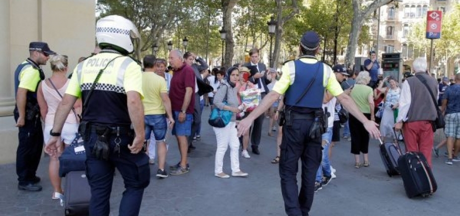 Polícia espanhola não descarta que suspeito de atentado em Barcelona tenha fugido para a França