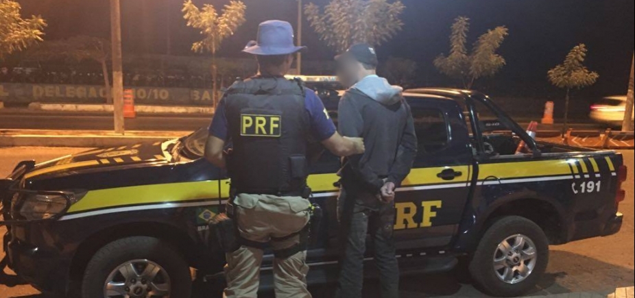 Motorista bêbado tenta subornar policiais federais e acaba preso em Barreiras
