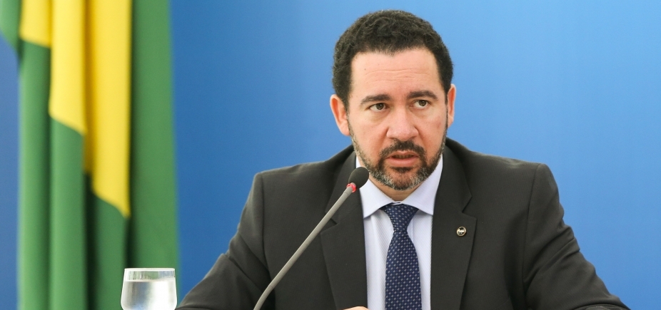 Ministro nega redução do salário mínimo: "Valor definitivo será conhecido em dezembro"; vídeo